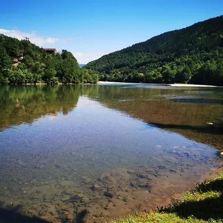 Vikendica Pored Drine Foca بيت للعطل
