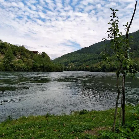 Nyaraló Vikendica Pored Drine Foca