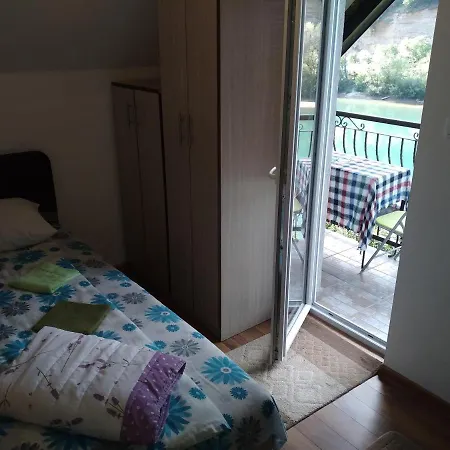 Nyaraló Vikendica Pored Drine Foca *