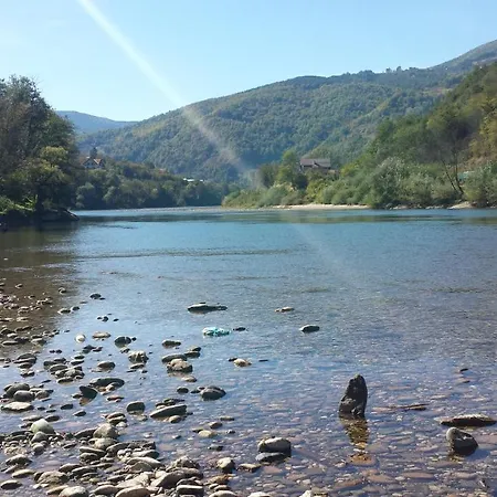 Nyaraló Vikendica Pored Drine Foca *
