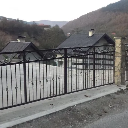 Vikendica Pored Drine Foca *