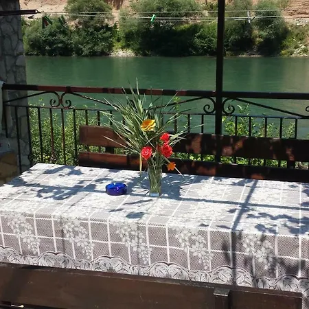 Vikendica Pored Drine Foca بيت للعطل Handici