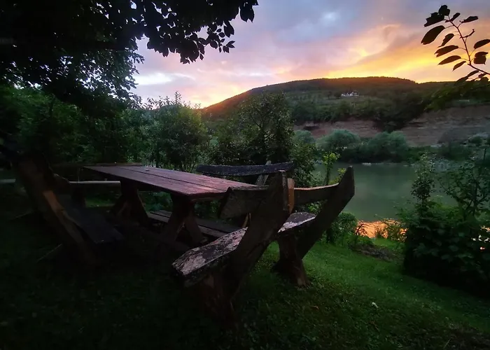 Vikendica Pored Drine Foca 度假居 *