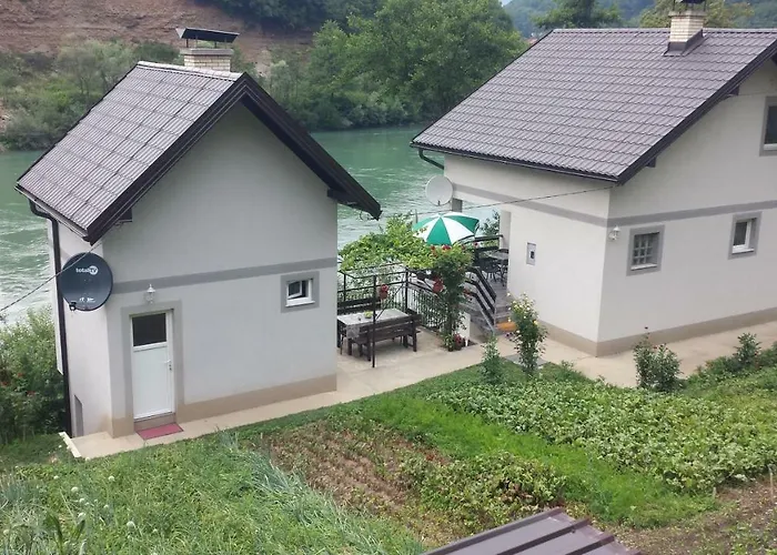 Vikendica Pored Drine Foca 度假居 *